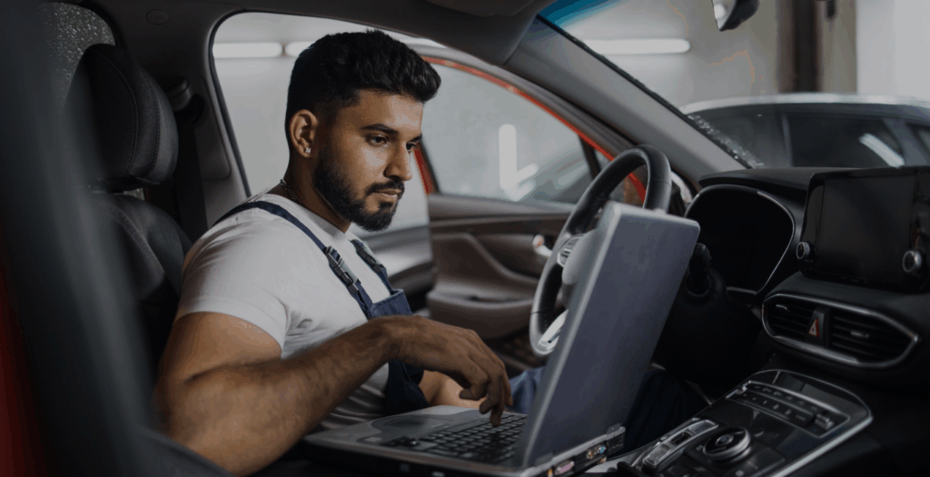 Diagnostic OBD avec ordinateur portable dans le véhicule – BKS Automobile Saignelégier (Jura)